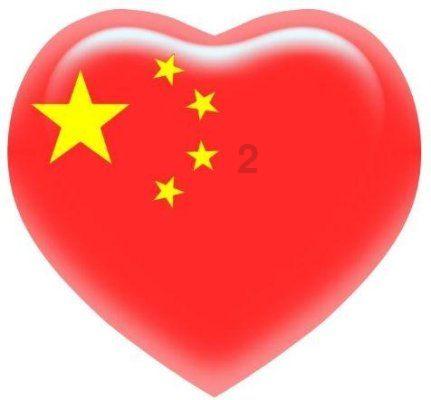江珊在小馆子被拍，一头白发脸部还发腮，朴素的像个农家奶奶！